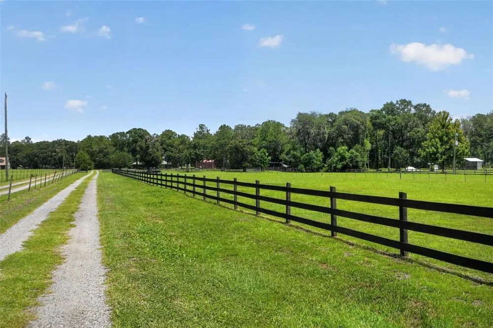 2527 NW COUNTY ROAD 225 Lawtey, FL 32058