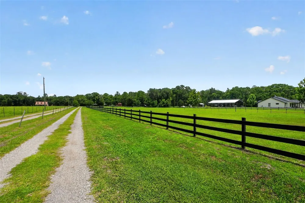 2527 NW COUNTY ROAD 225 Lawtey, FL 32058