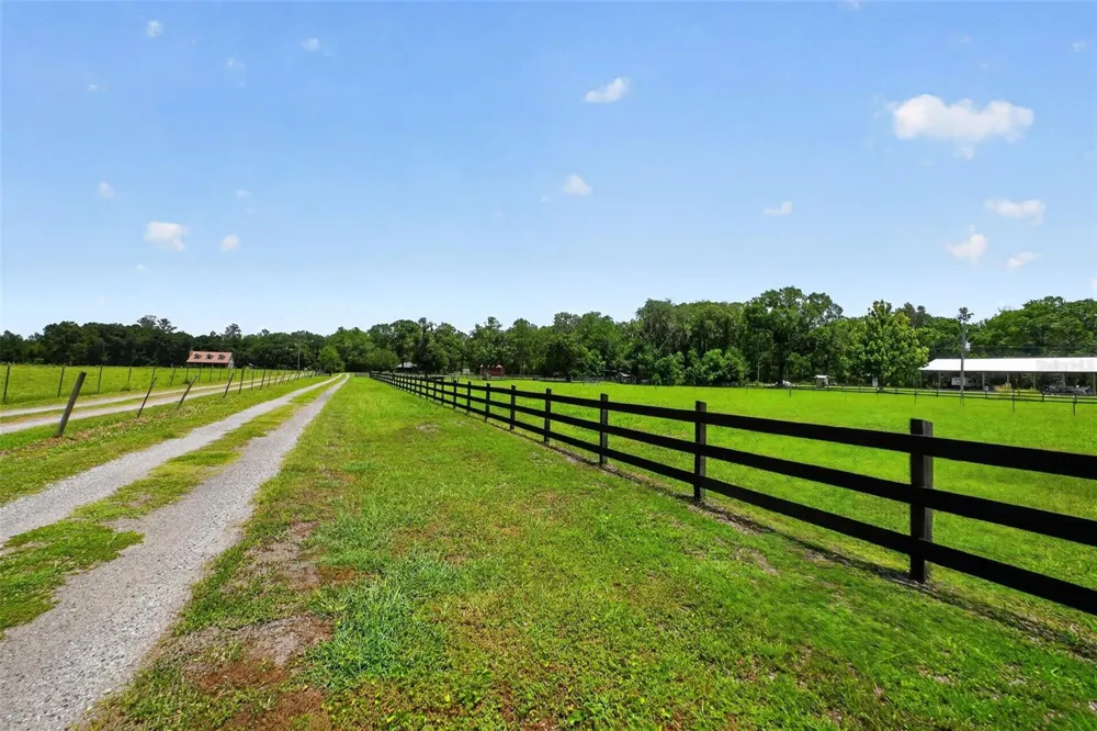 2527 NW COUNTY ROAD 225 Lawtey, FL 32058