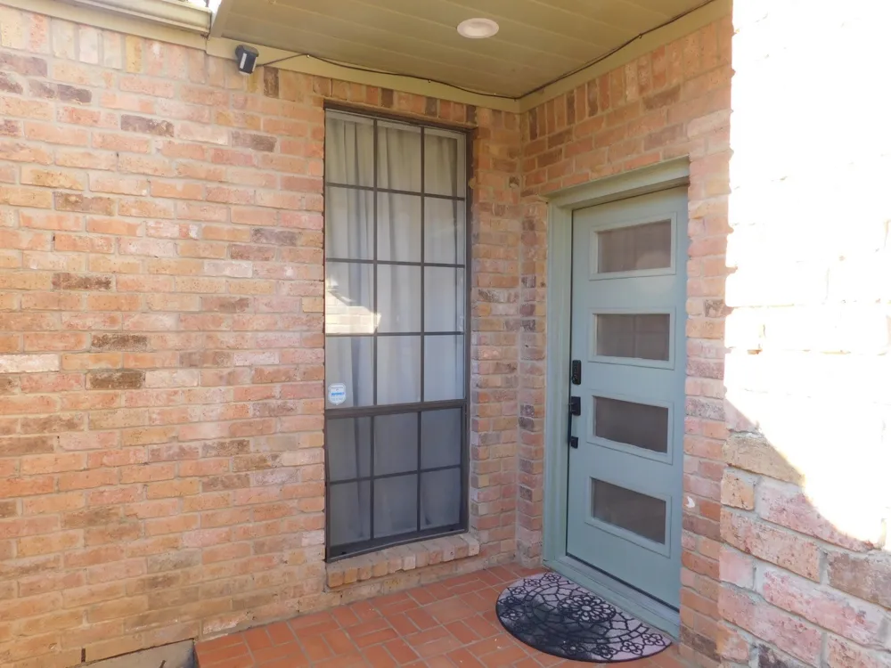 622 Crowley Road Arlington, TX 76012