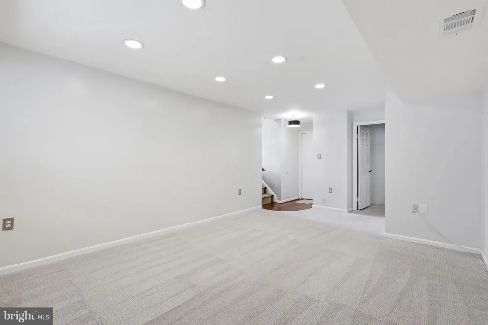 7690 GREEN GARLAND DRIVE Springfield, VA 22153