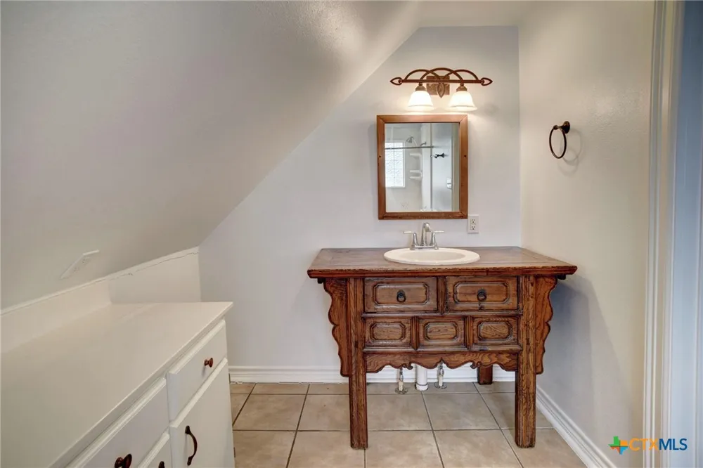 1322 Avenue F #A Shiner, TX 77984