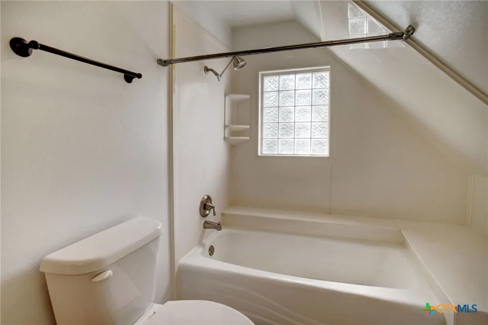 1322 Avenue F #A Shiner, TX 77984