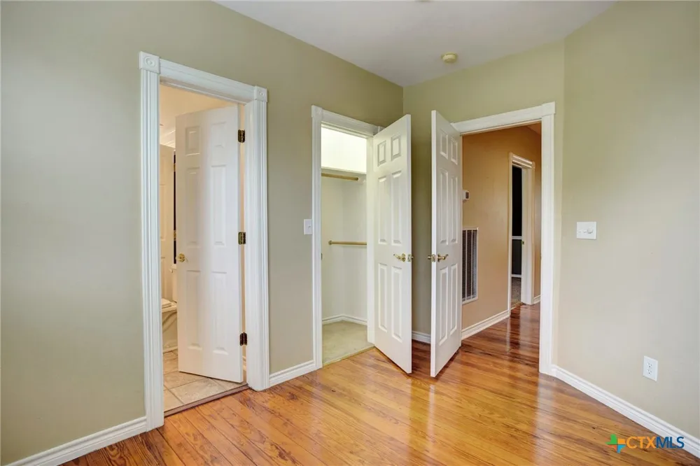 1322 Avenue F #A Shiner, TX 77984