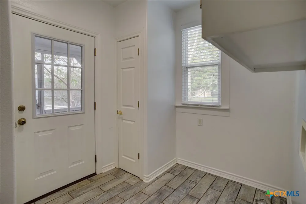 1322 Avenue F #A Shiner, TX 77984