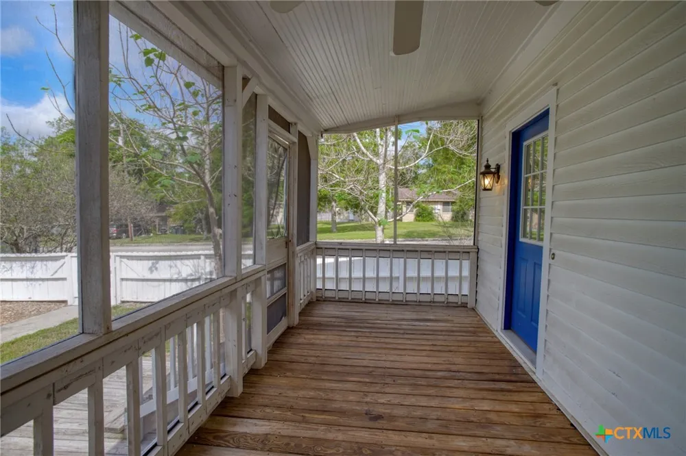 1322 Avenue F #A Shiner, TX 77984