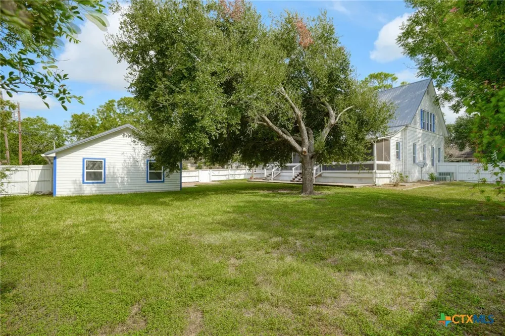 1322 Avenue F #A Shiner, TX 77984