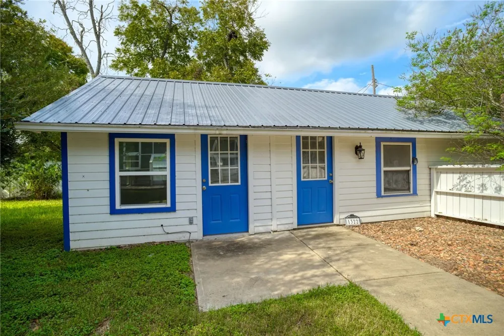 1322 Avenue F #A Shiner, TX 77984