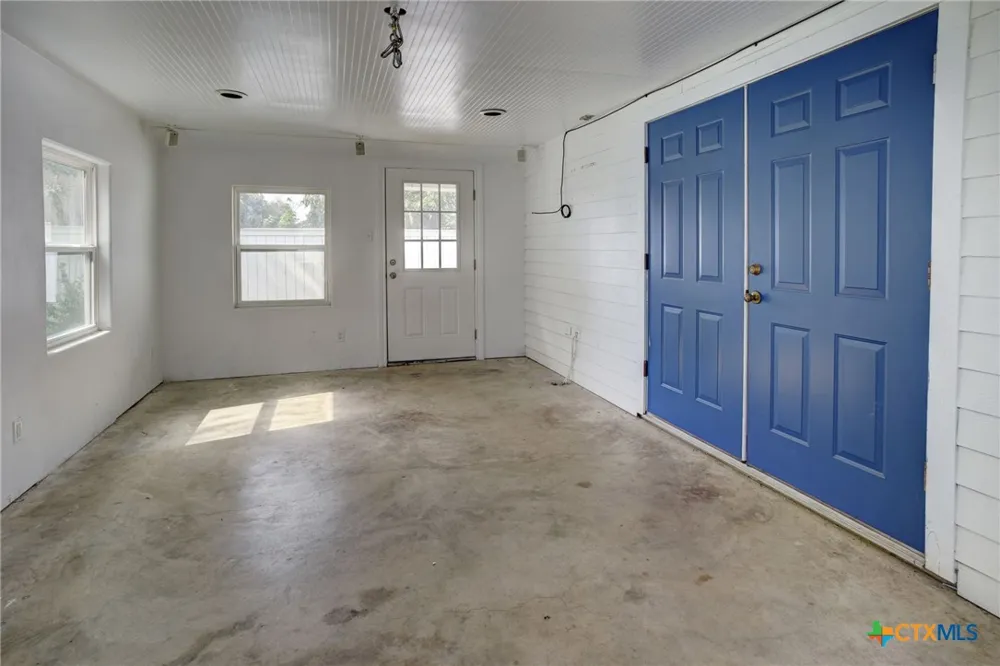 1322 Avenue F #A Shiner, TX 77984