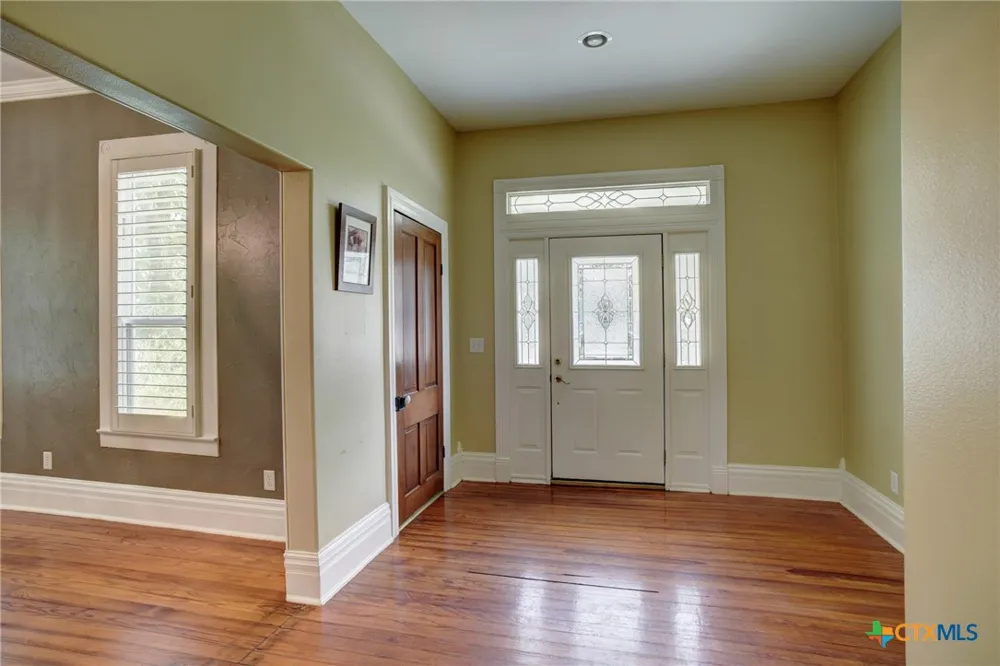 1322 Avenue F #A Shiner, TX 77984