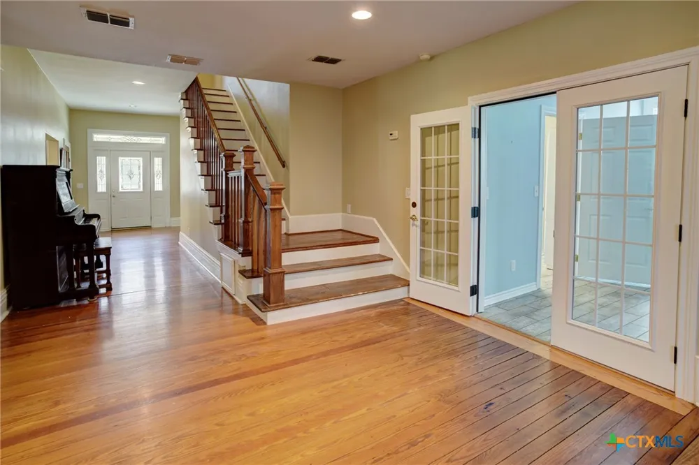 1322 Avenue F #A Shiner, TX 77984