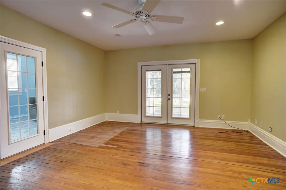 1322 Avenue F #A Shiner, TX 77984