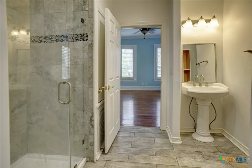 1322 Avenue F #A Shiner, TX 77984