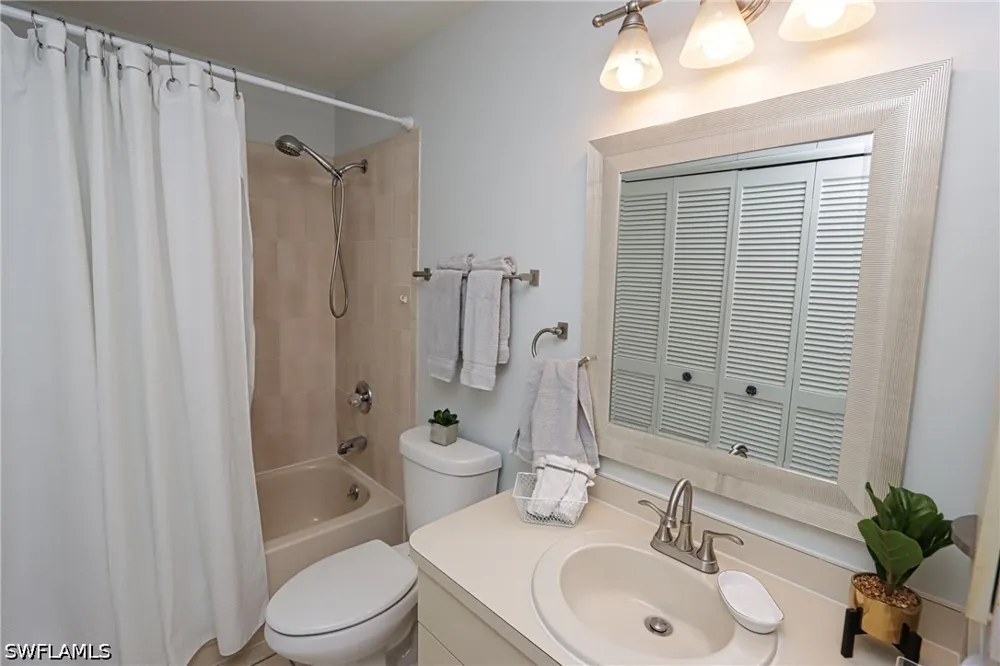 Queen Anne Lane #203 Naples, FL 34109