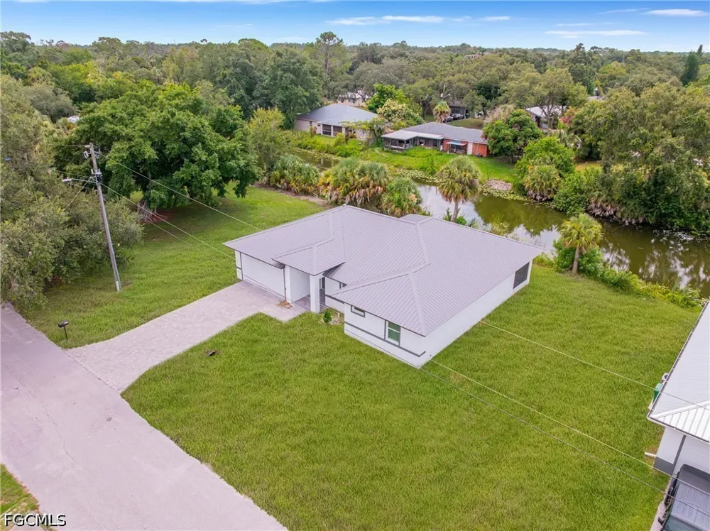 4th Avenue Labelle, FL 33935