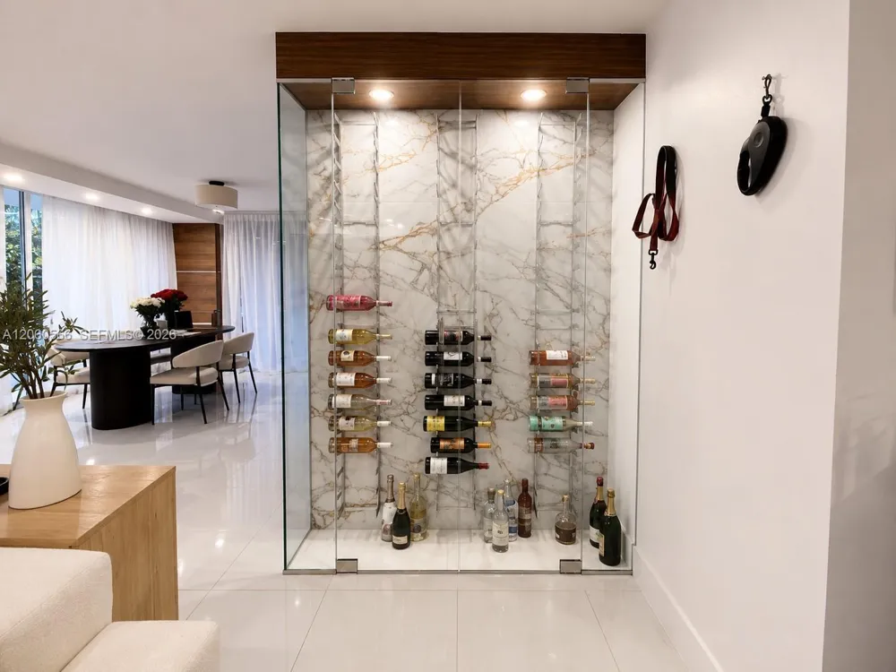 19195 NE 36th Ct #205 Aventura, FL 33180