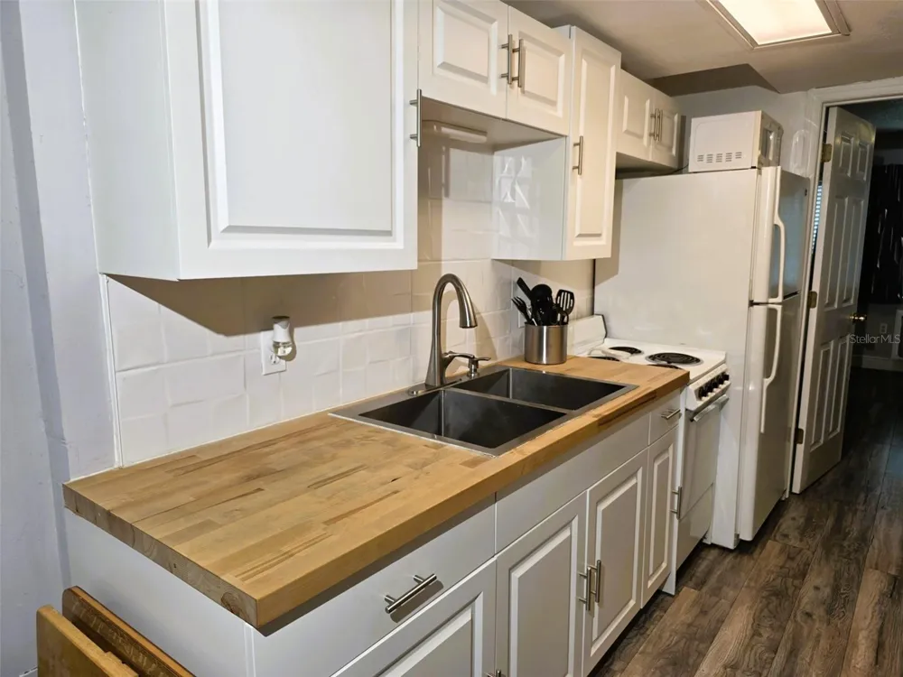 1865 MAZO MANOR #J3 Lutz, FL 33558