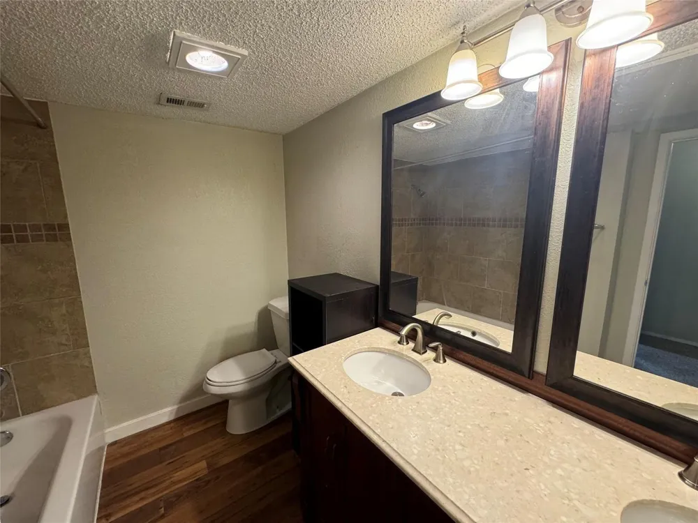 2721 Hurstview Drive #D Hurst, TX 76054
