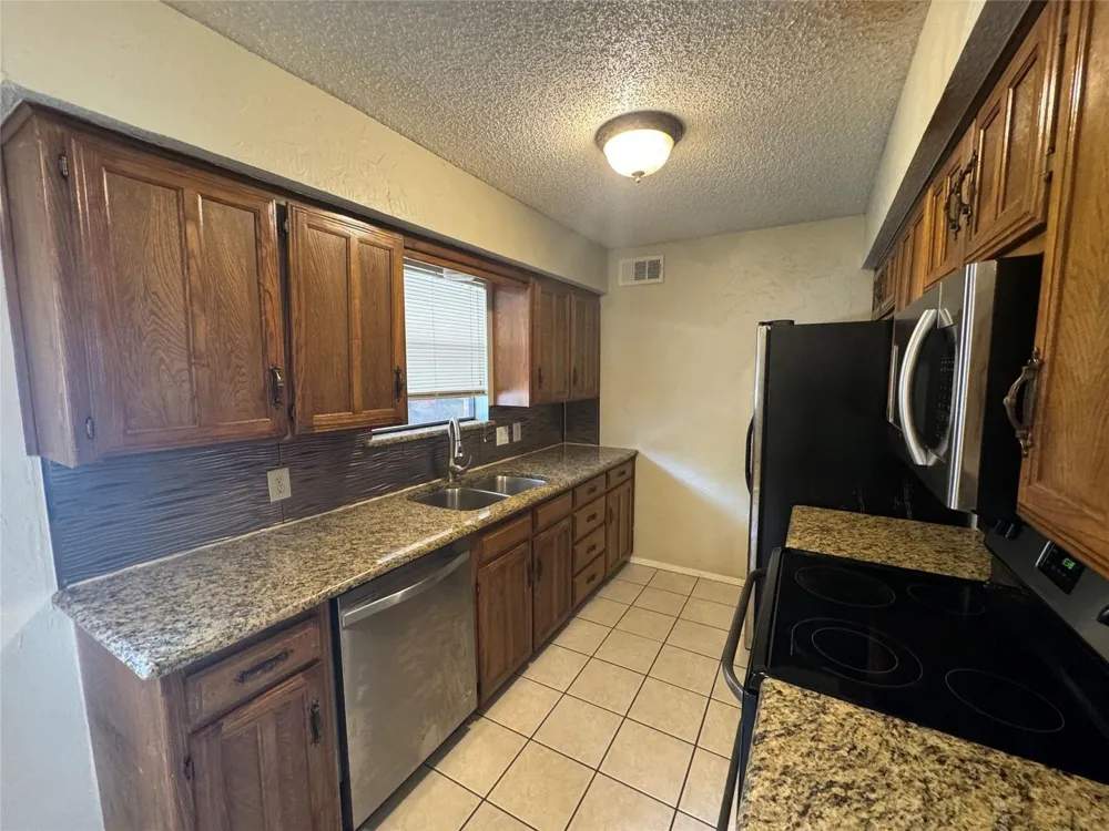 2721 Hurstview Drive #D Hurst, TX 76054