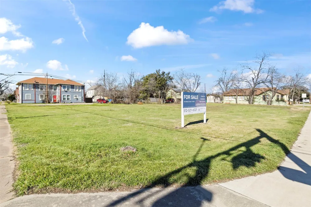 703 Main Street Taylor, TX 76574