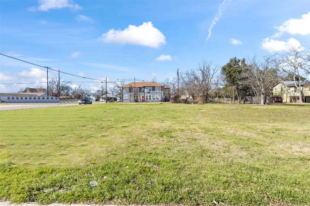703 Main Street Taylor, TX 76574