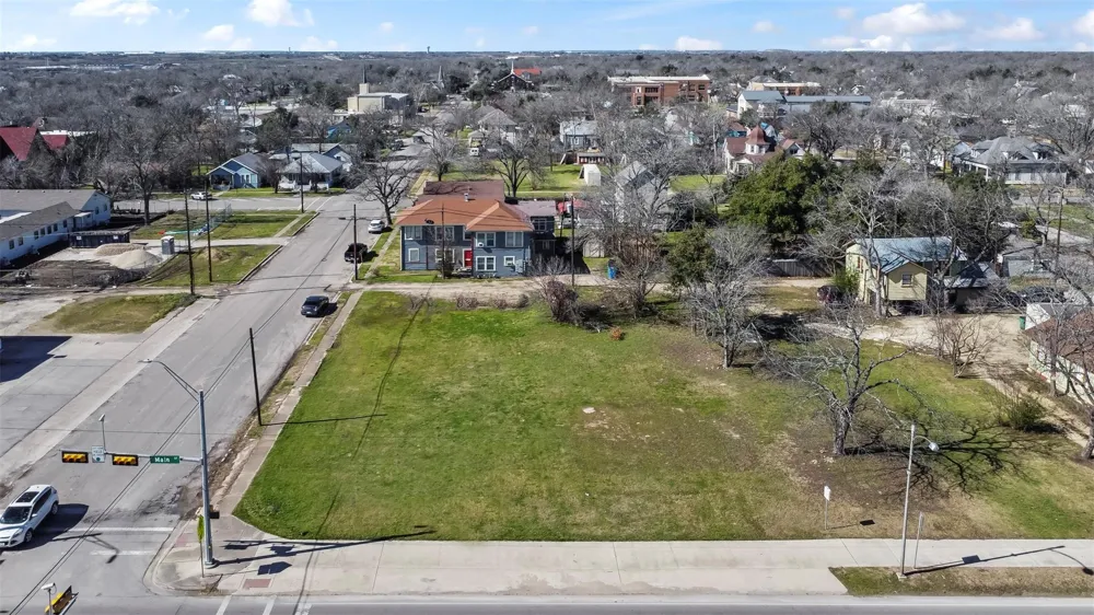 703 Main Street Taylor, TX 76574