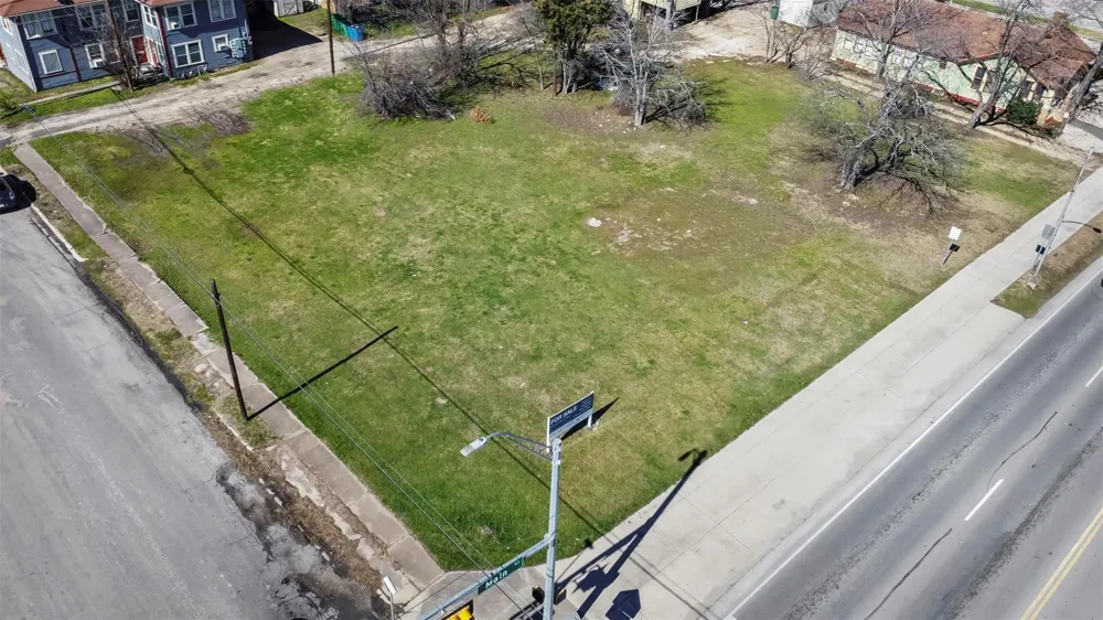 703 Main Street Taylor, TX 76574