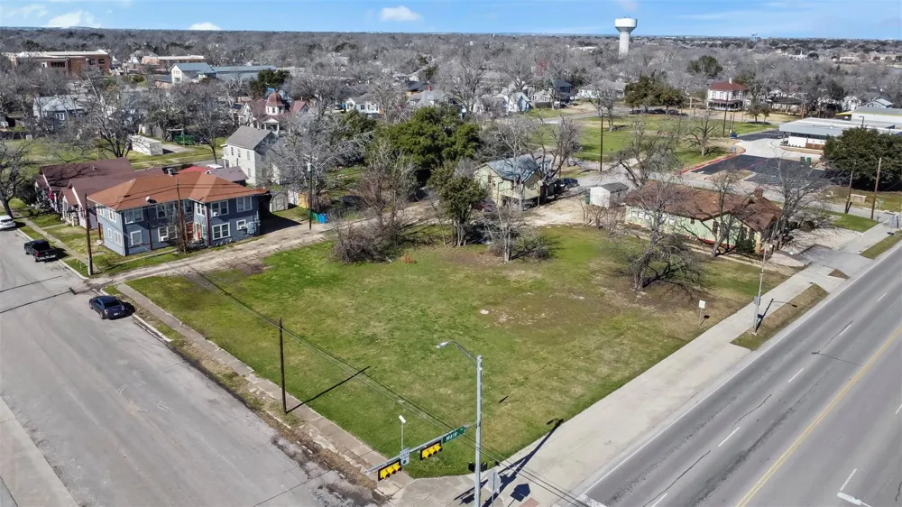 703 Main Street Taylor, TX 76574