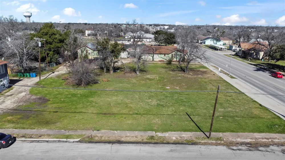703 Main Street Taylor, TX 76574