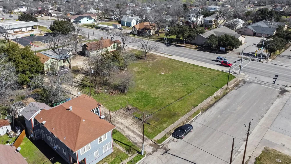 703 Main Street Taylor, TX 76574