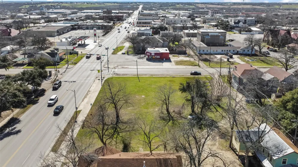 703 Main Street Taylor, TX 76574