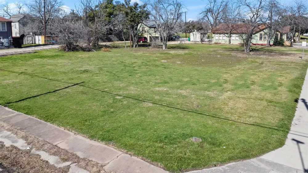 703 Main Street Taylor, TX 76574