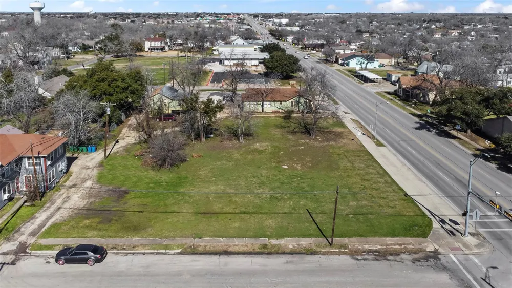 703 Main Street Taylor, TX 76574