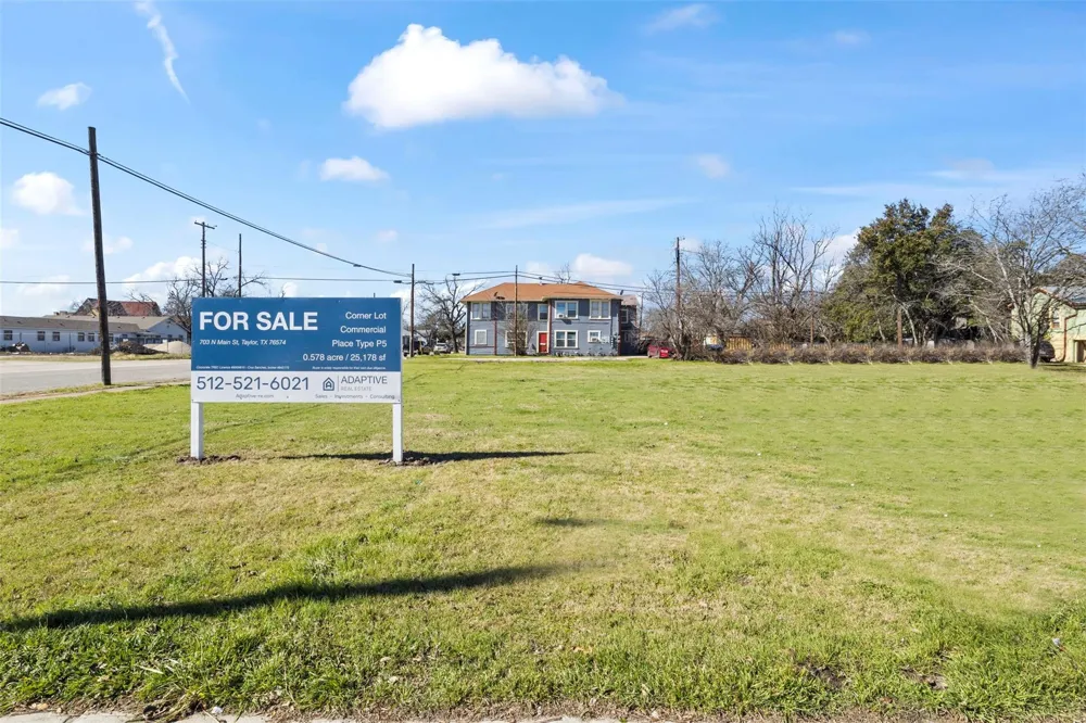 703 Main Street Taylor, TX 76574