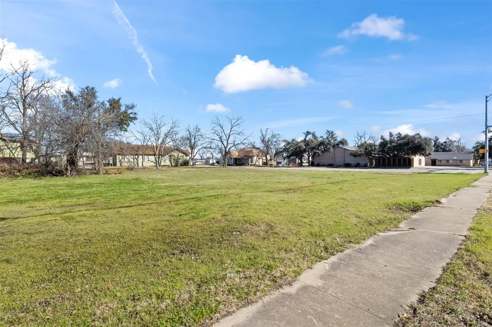 703 Main Street Taylor, TX 76574