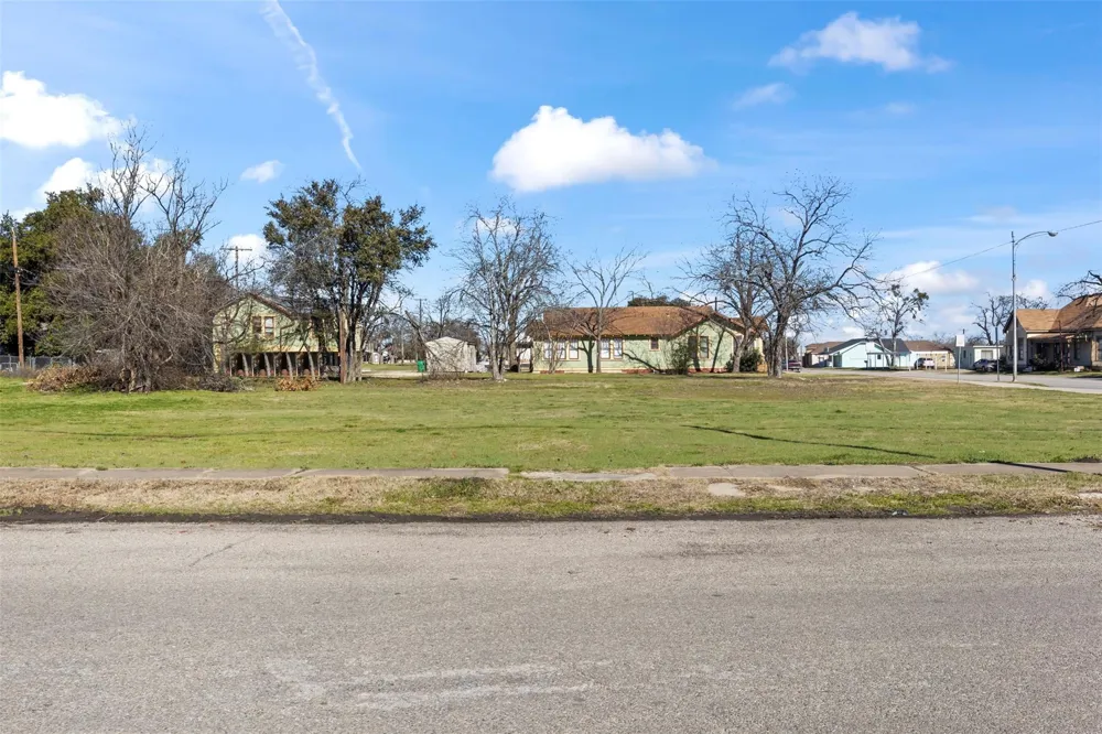 703 Main Street Taylor, TX 76574
