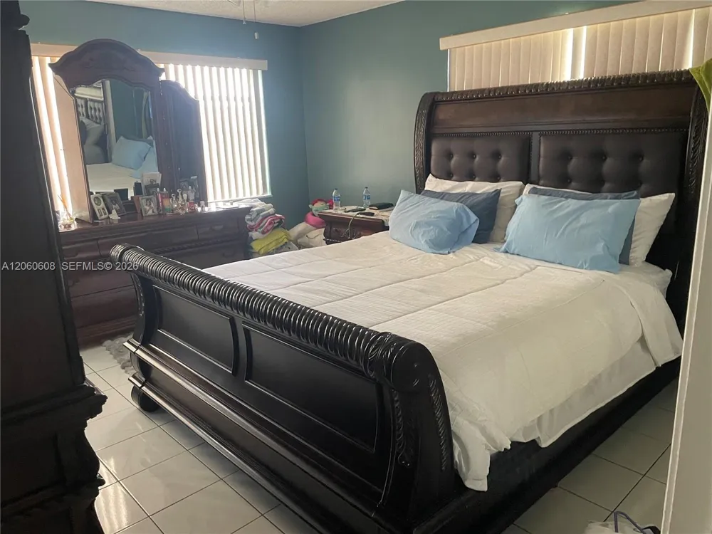 165 NE 203rd Ter #26 Miami Gardens, FL 33179