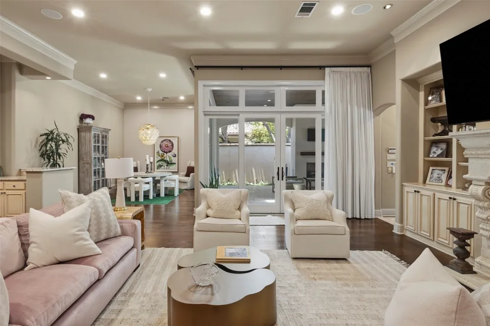 414 Wyndham Crest Westworth Village, TX 76114