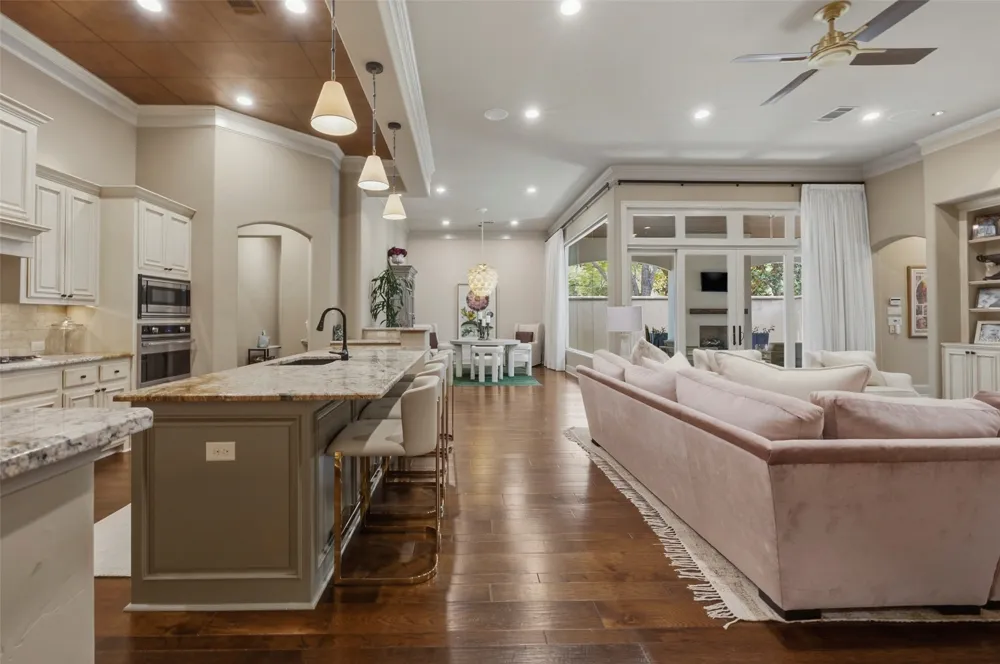 414 Wyndham Crest Westworth Village, TX 76114
