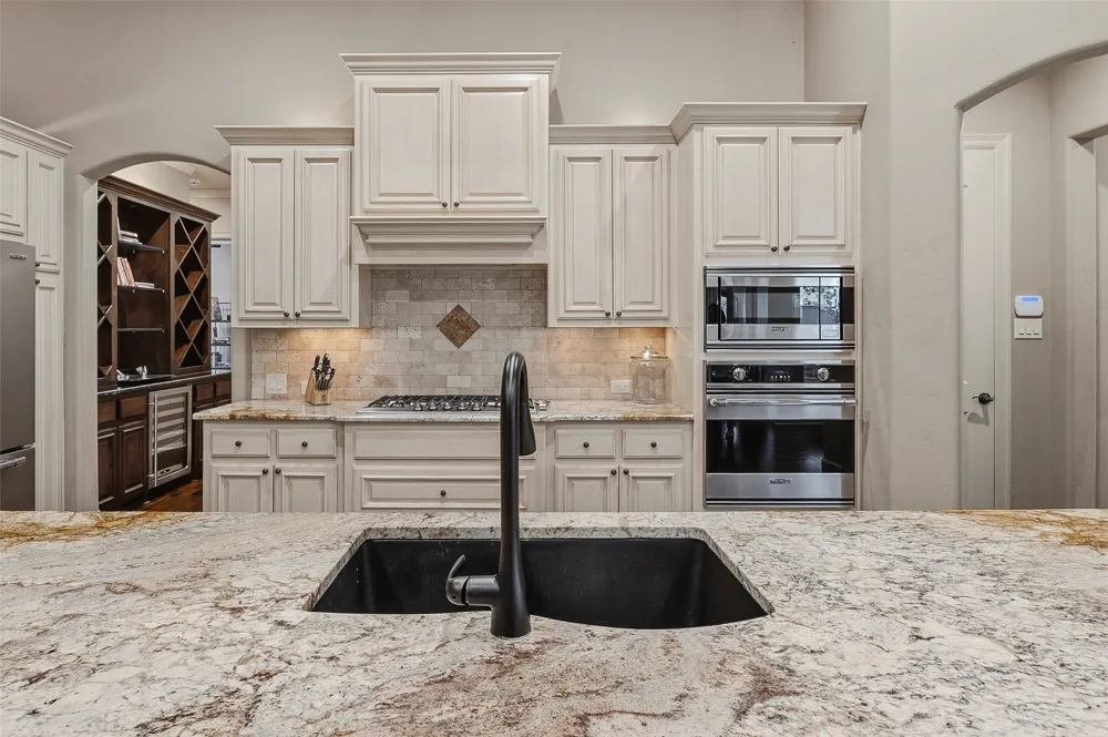 414 Wyndham Crest Westworth Village, TX 76114
