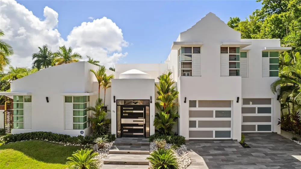 35 PASEO LAS PALMAS Dorado, PR 00646