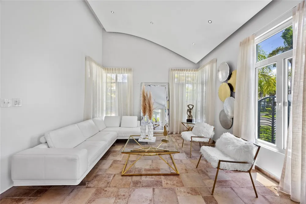 35 PASEO LAS PALMAS Dorado, PR 00646