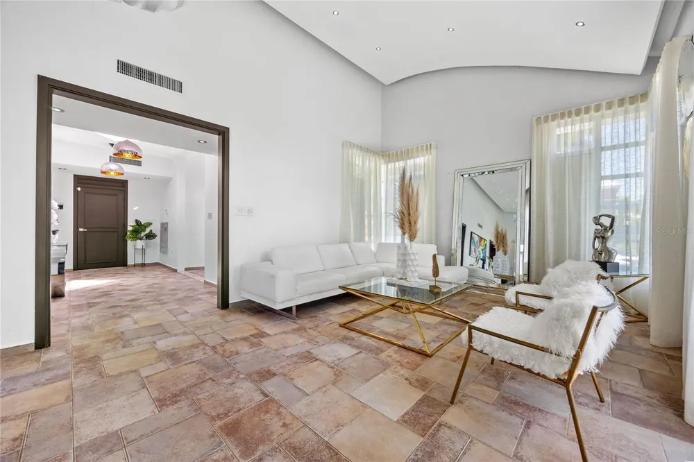 35 PASEO LAS PALMAS Dorado, PR 00646
