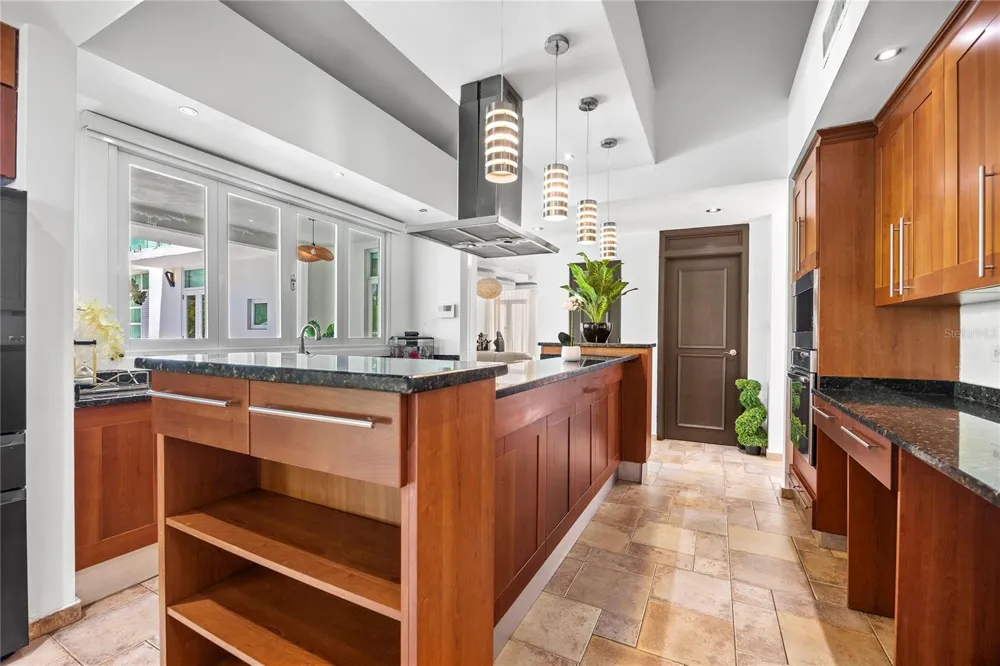 35 PASEO LAS PALMAS Dorado, PR 00646