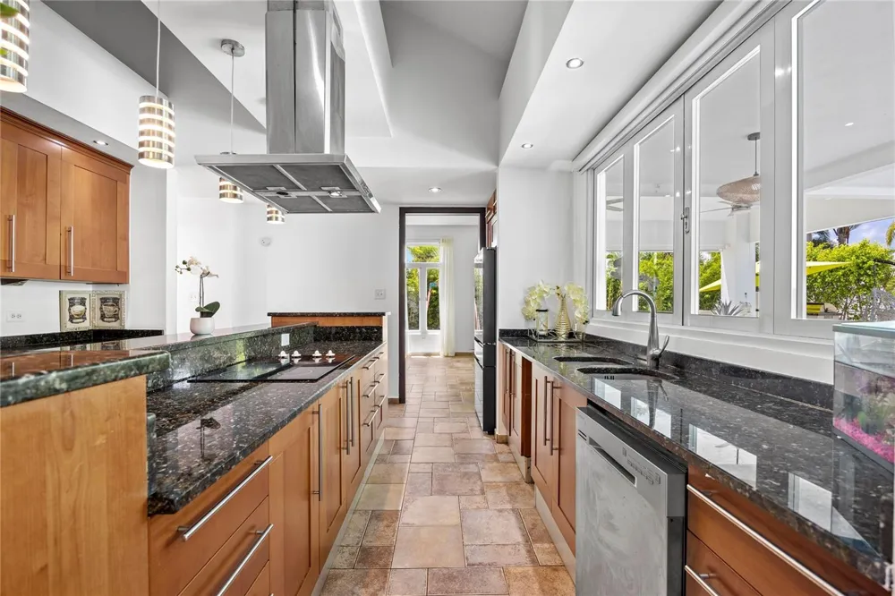 35 PASEO LAS PALMAS Dorado, PR 00646