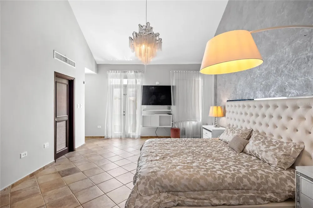 35 PASEO LAS PALMAS Dorado, PR 00646