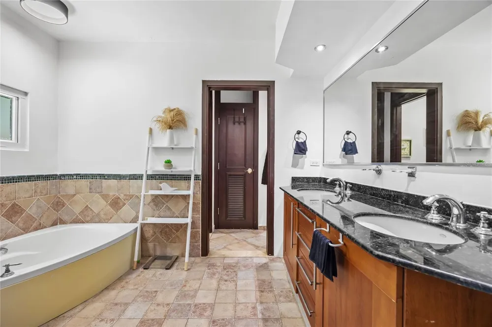 35 PASEO LAS PALMAS Dorado, PR 00646