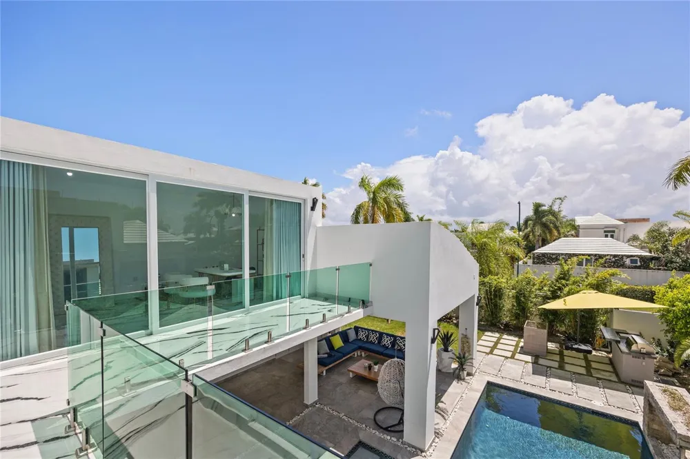 35 PASEO LAS PALMAS Dorado, PR 00646