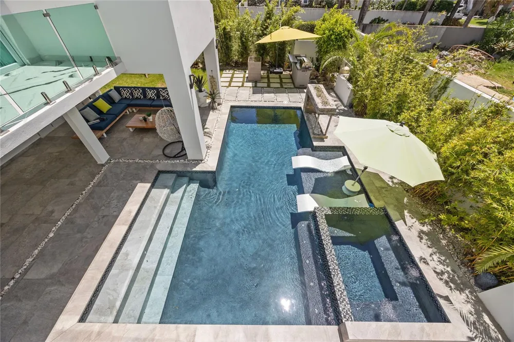 35 PASEO LAS PALMAS Dorado, PR 00646
