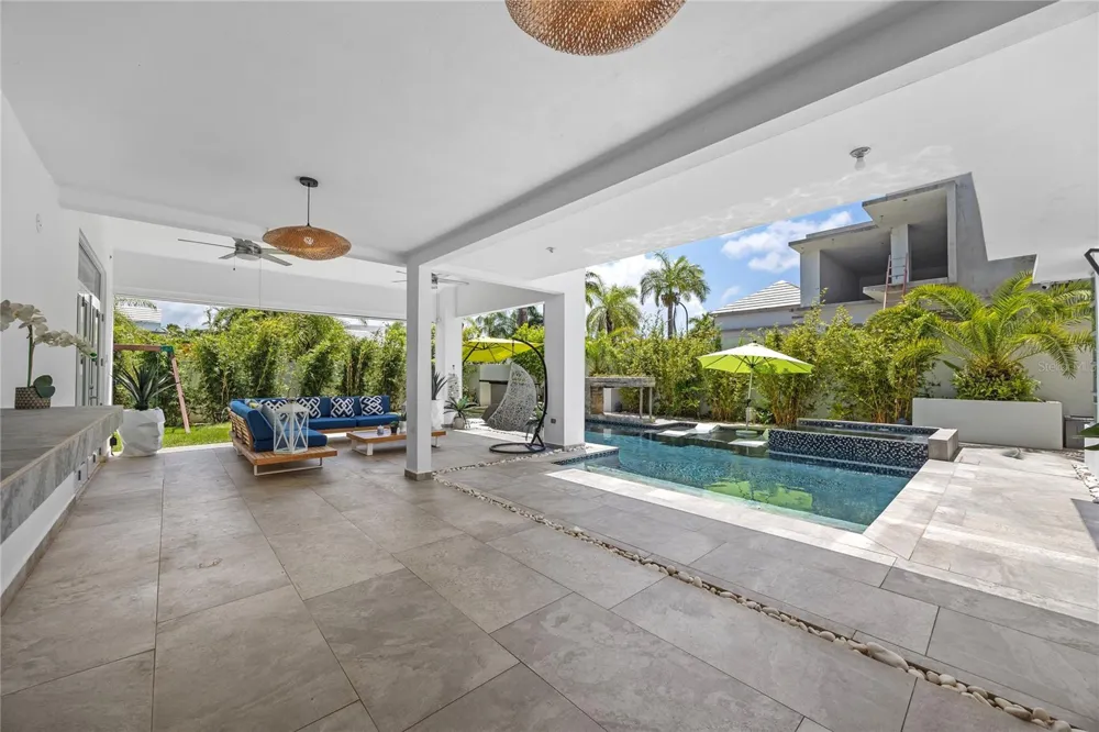 35 PASEO LAS PALMAS Dorado, PR 00646